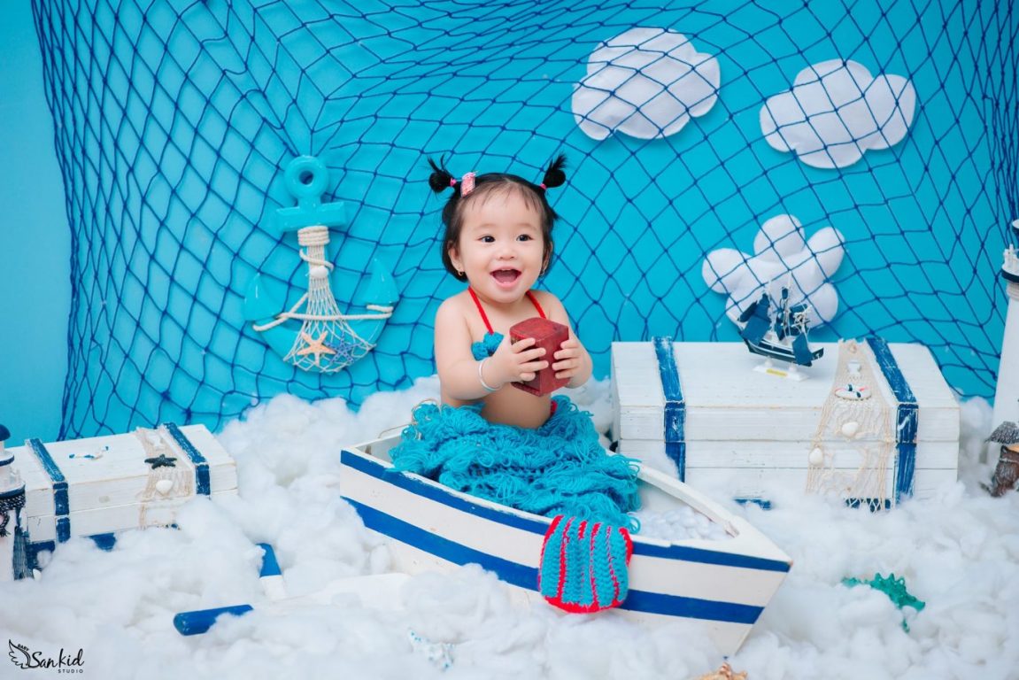 Chụp hình cho bé trong concept biển cả