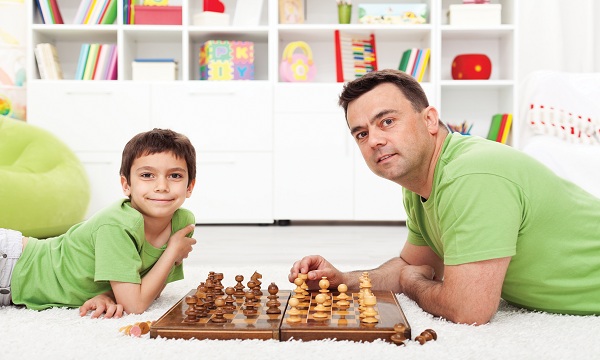 Dạy trẻ chơi cờ vua từ nhỏ giúp các con tăng IQ vượt trội