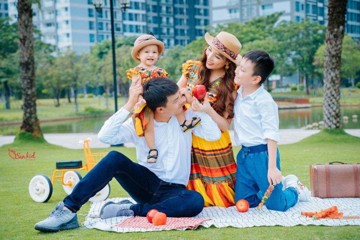 Concept picnic phù hợp cho những gia đình có khuôn viên vui chơi rộng 