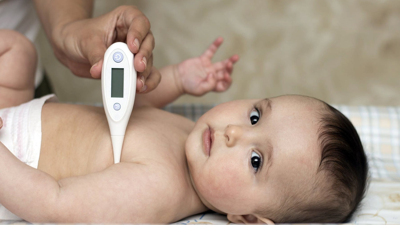 Trẻ sơ sinh bao nhiêu độ la sốt