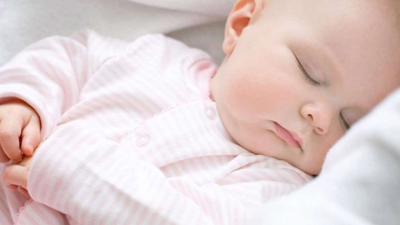 thời gian ngủ của trẻ sơ sinh là bao nhiêu