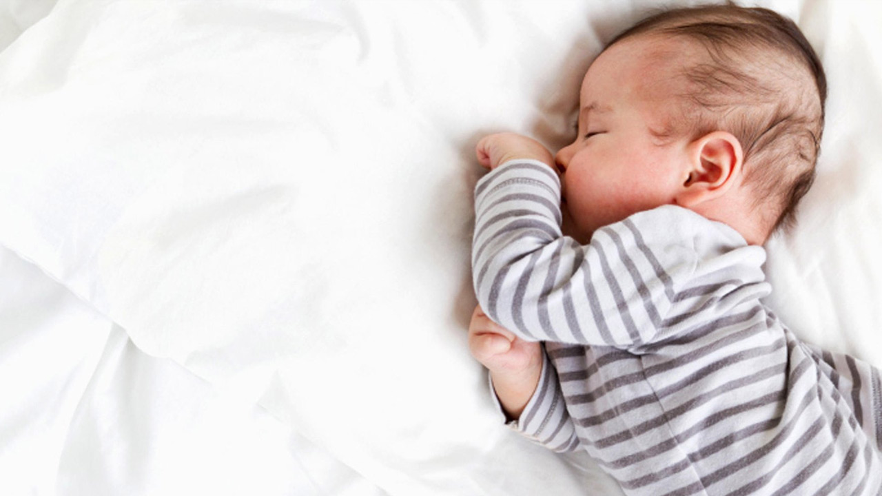 Bảng thời gian ăn ngủ của trẻ sơ sinh