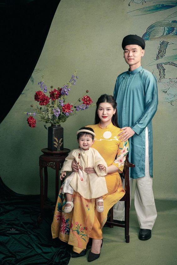 Chụp ảnh gia đình 3 người concept cổ phục