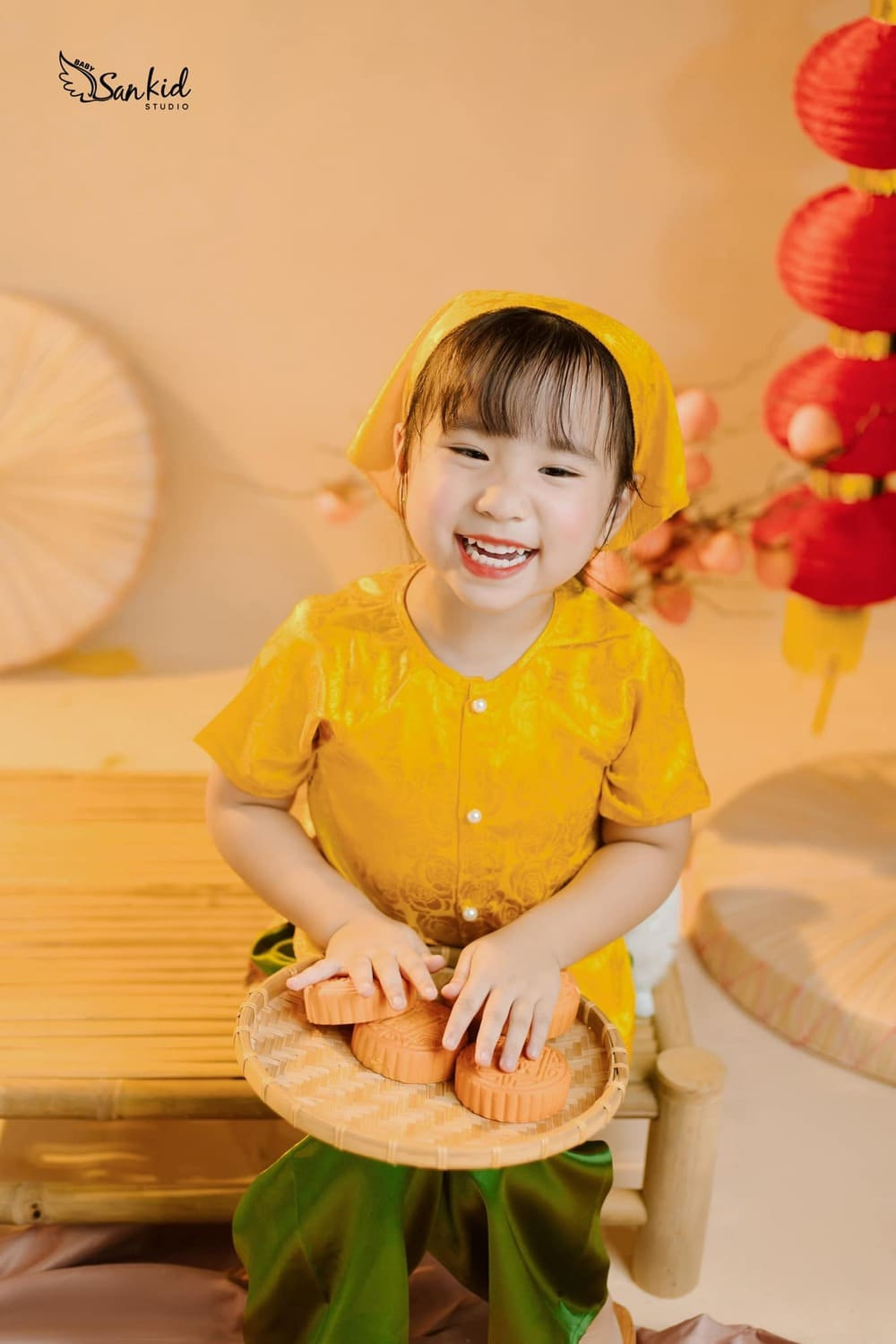 Concept bé làm bánh Trung Thu Concept bé làm bánh Trung Thu