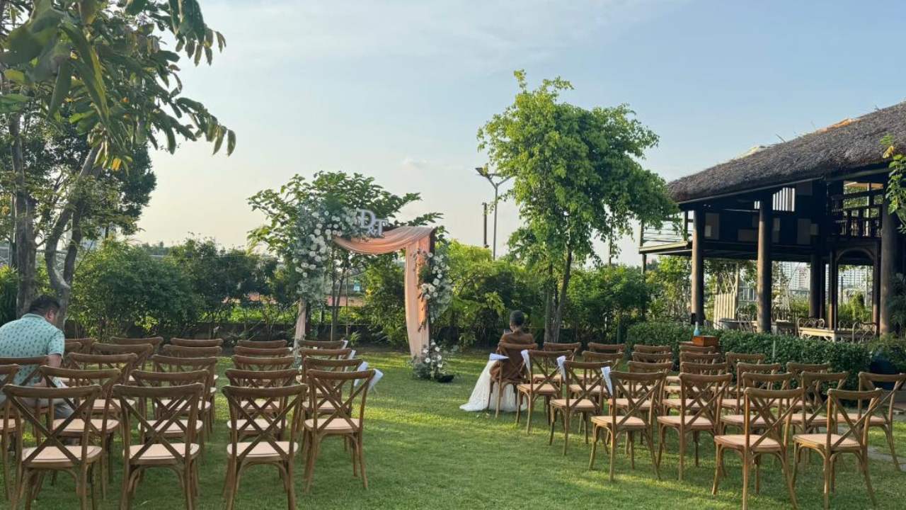 Không gian sân vườn tổ chức tiệc tại Bình An Village Sài Gòn