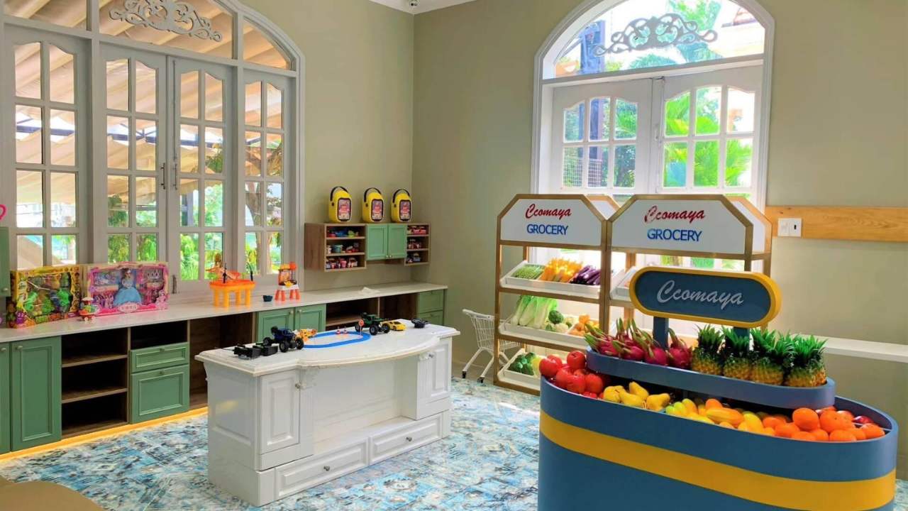 Góc siêu thị nhập vai với rau củ và đồ chơi tại CCOMAYA Kids Cafe Quận 7