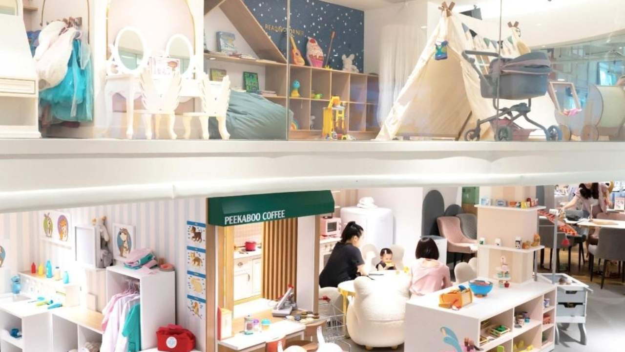 Không gian vui chơi nhập vai hai tầng tại Peekaboo Premium Kids Cafe Quận 7
