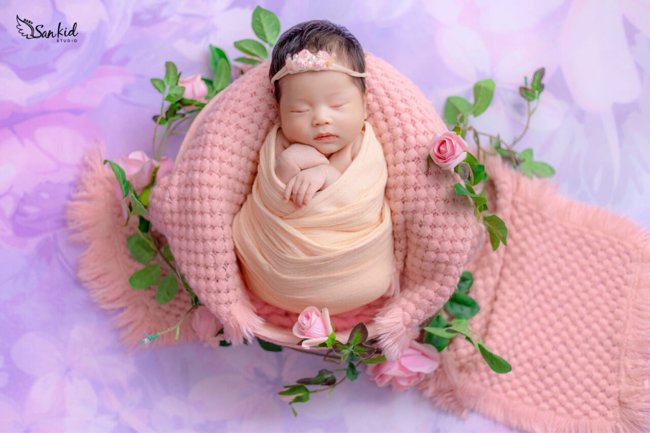 CONCEPT NEWBORN FLOWER