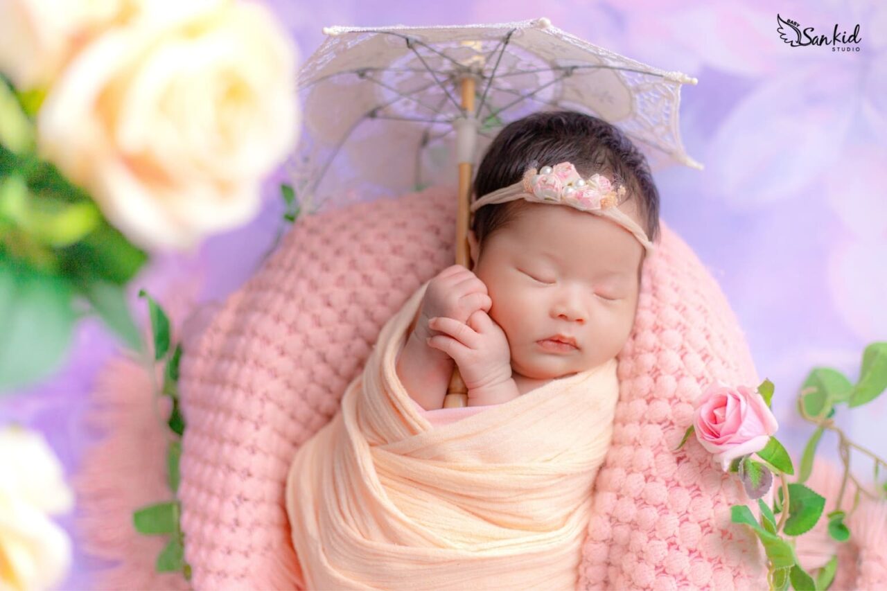 CONCEPT NEWBORN FLOWER
