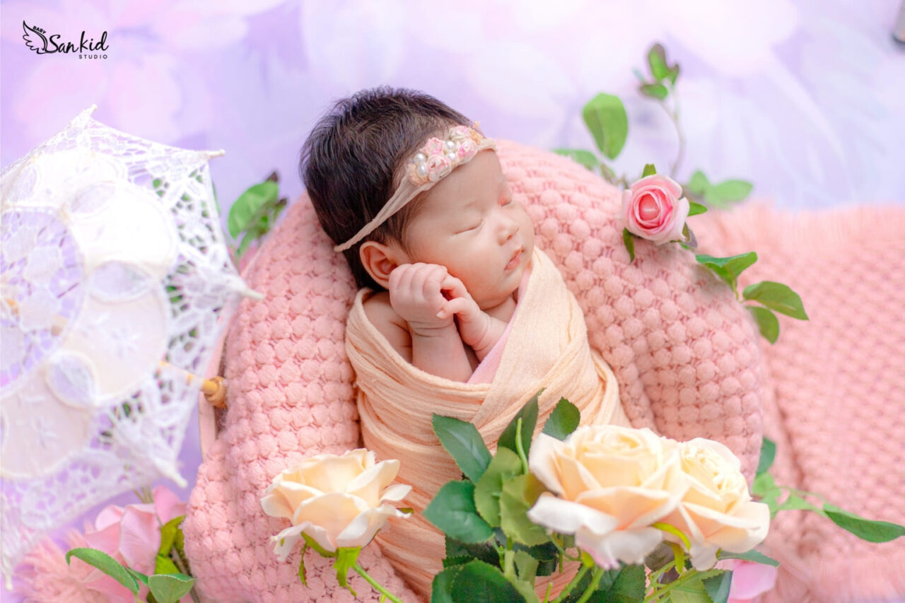 CONCEPT NEWBORN FLOWER