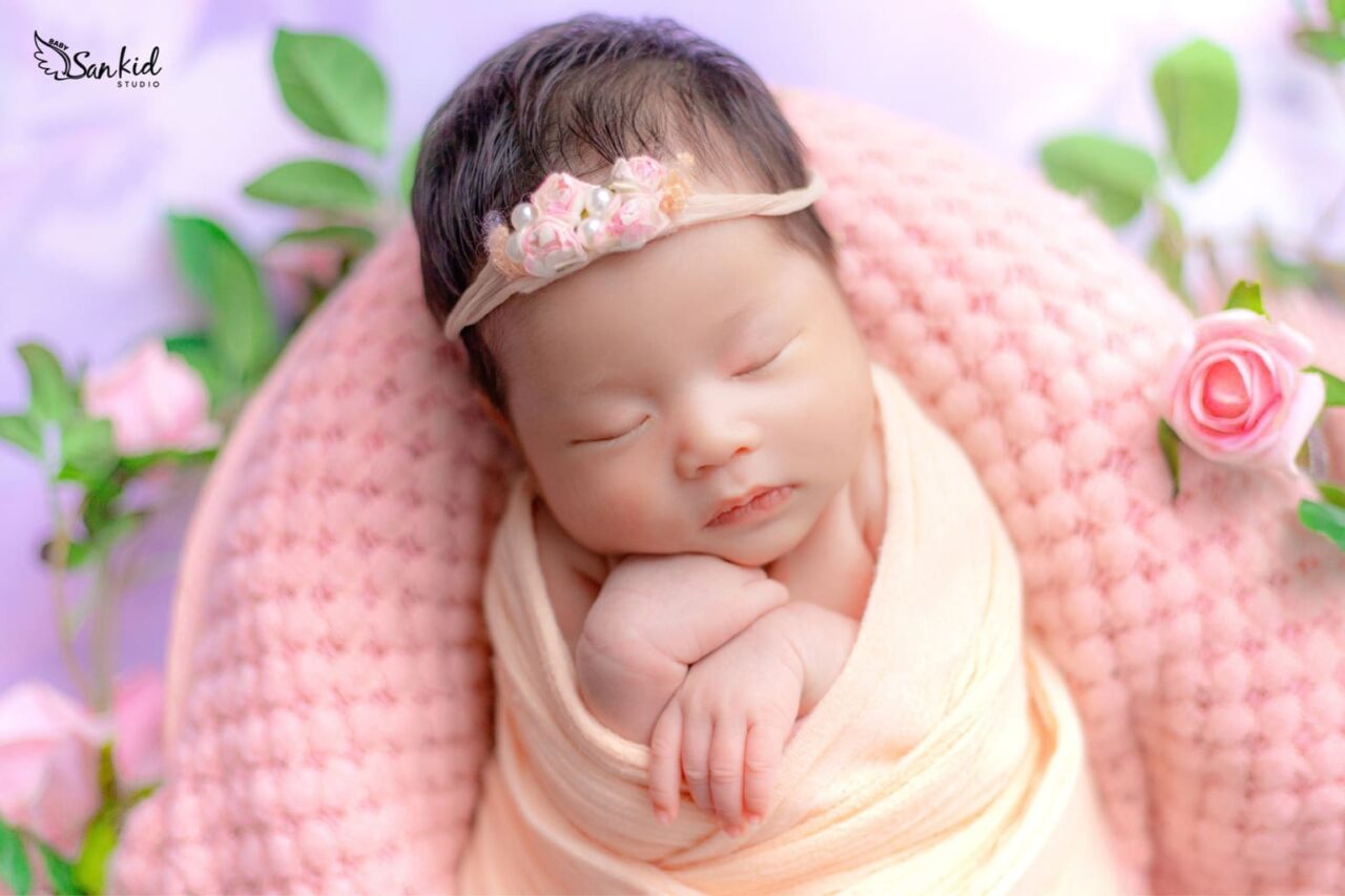 CONCEPT NEWBORN FLOWER