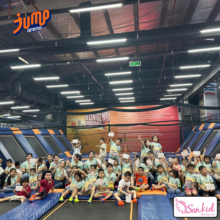 Jump Arena - Khu vui chơi vận động với hệ thống bạt nhún hiện đại và các trò chơi thử thách, giúp trẻ phát triển thể chất và rèn luyện sự dẻo dai